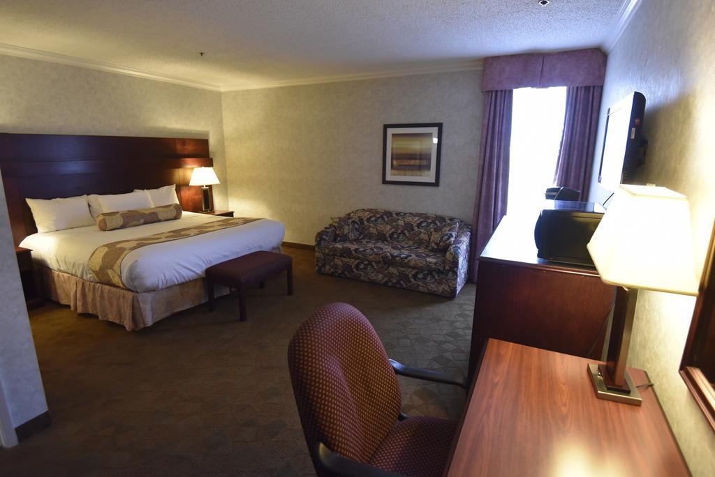 Tropical Inn - North Battleford Εξωτερικό φωτογραφία