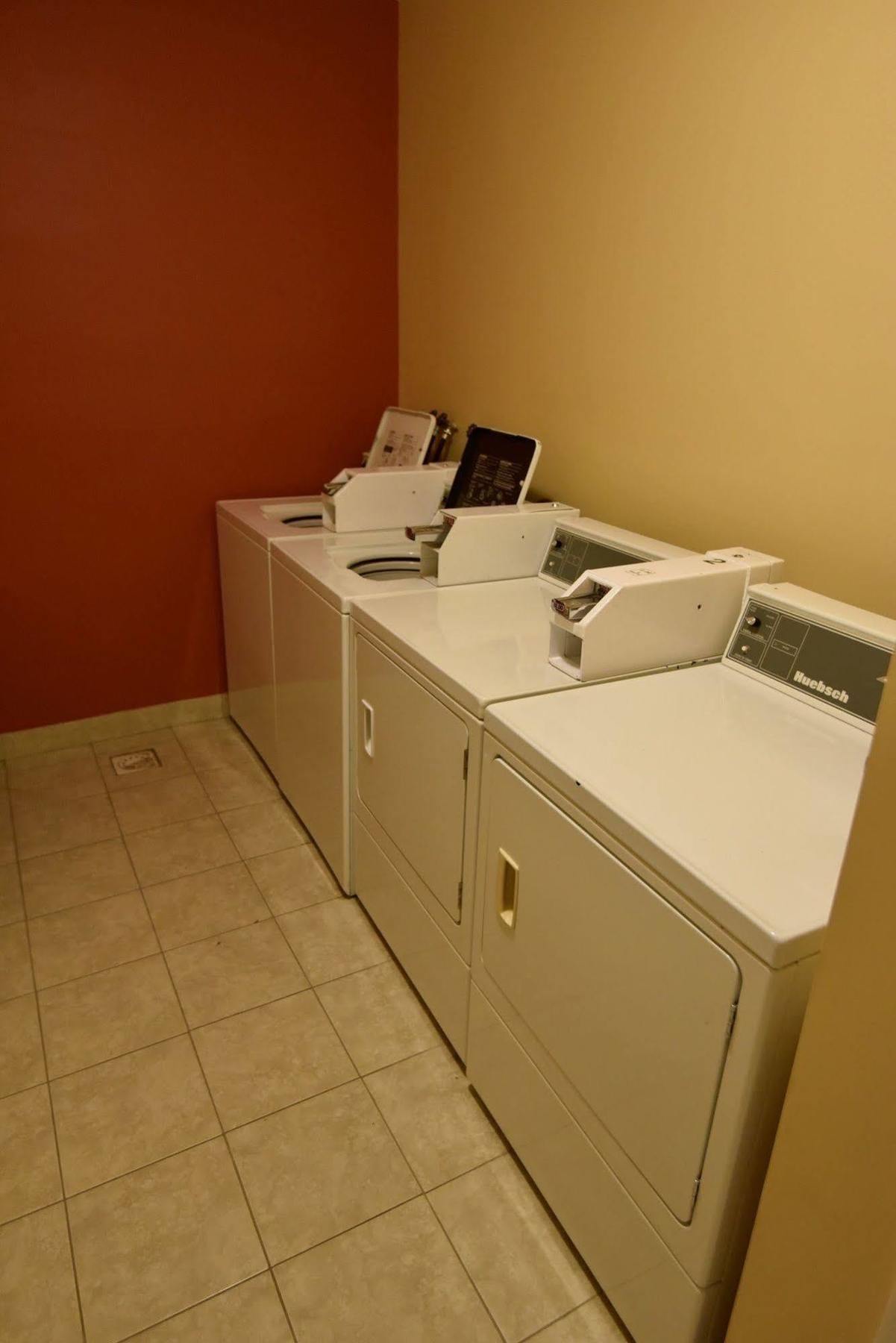 Tropical Inn - North Battleford Εξωτερικό φωτογραφία