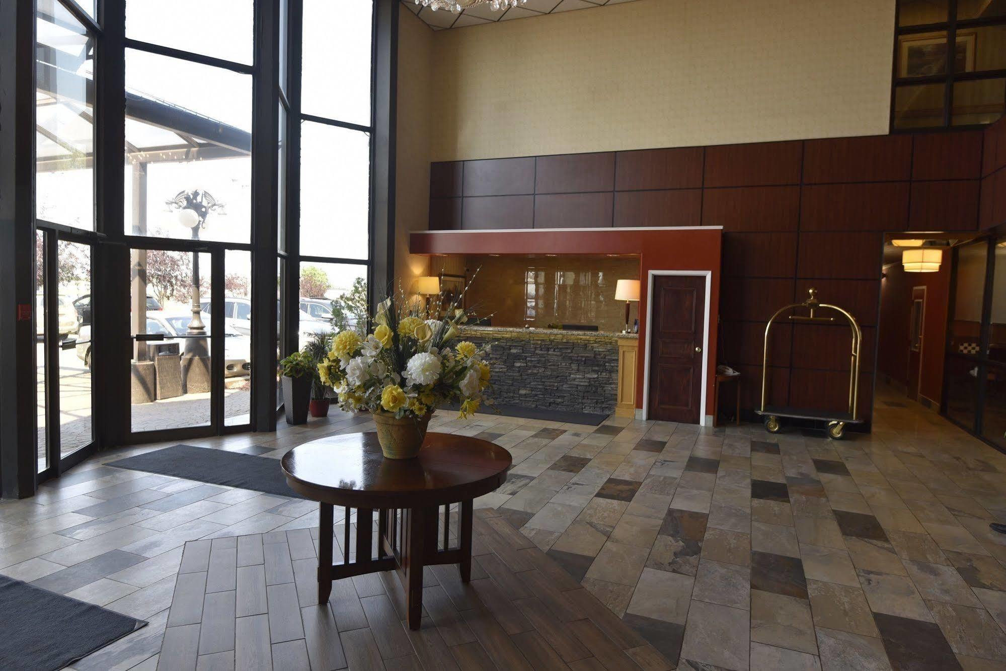 Tropical Inn - North Battleford Εξωτερικό φωτογραφία