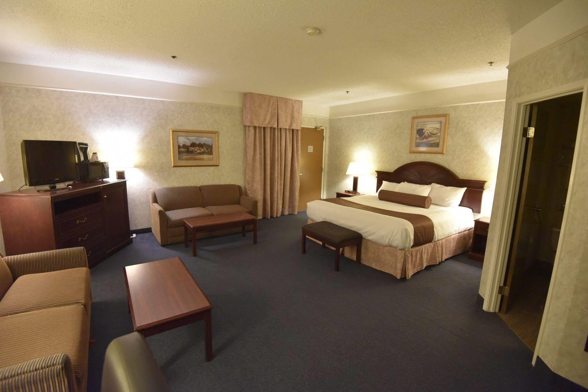Tropical Inn - North Battleford Εξωτερικό φωτογραφία