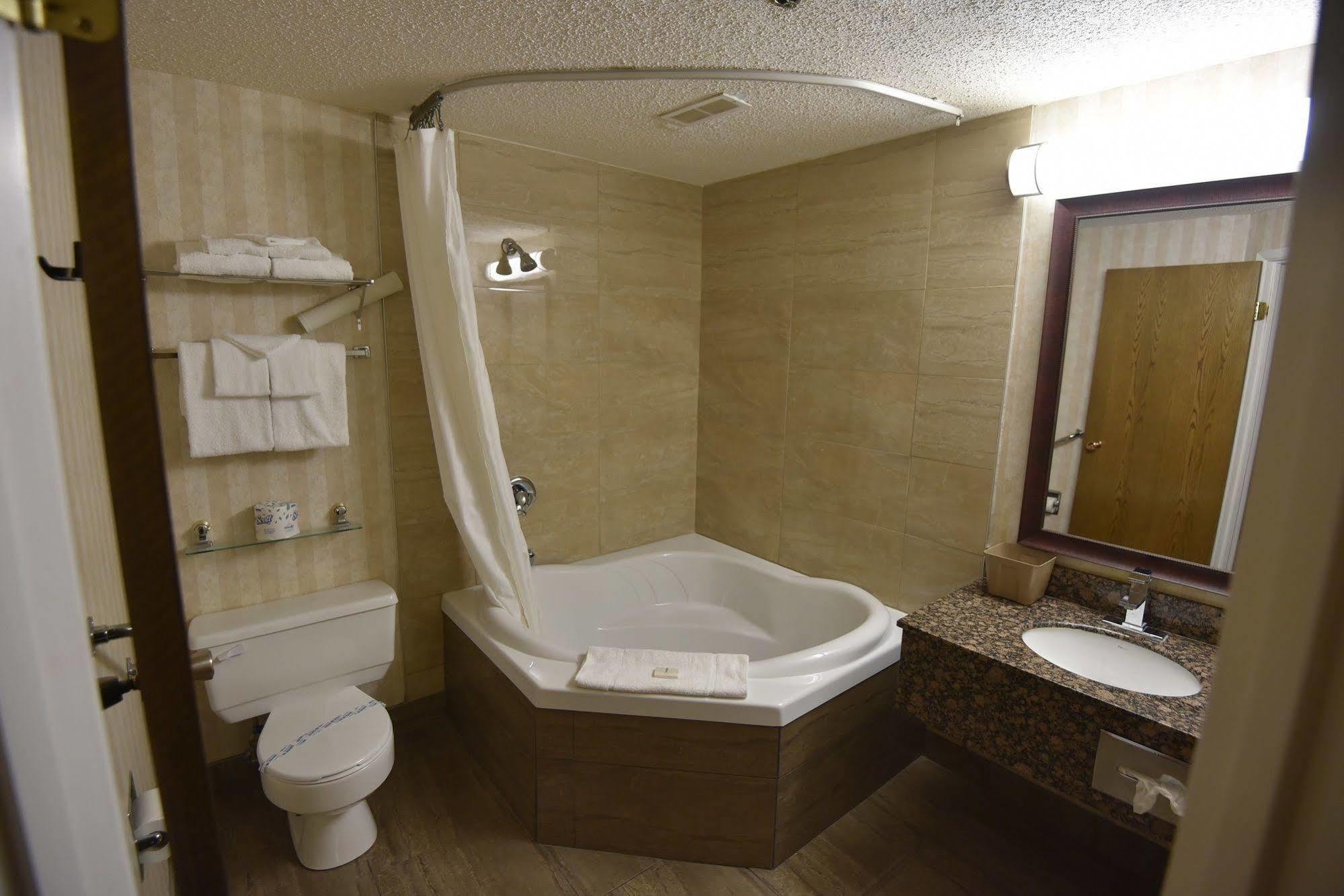 Tropical Inn - North Battleford Εξωτερικό φωτογραφία