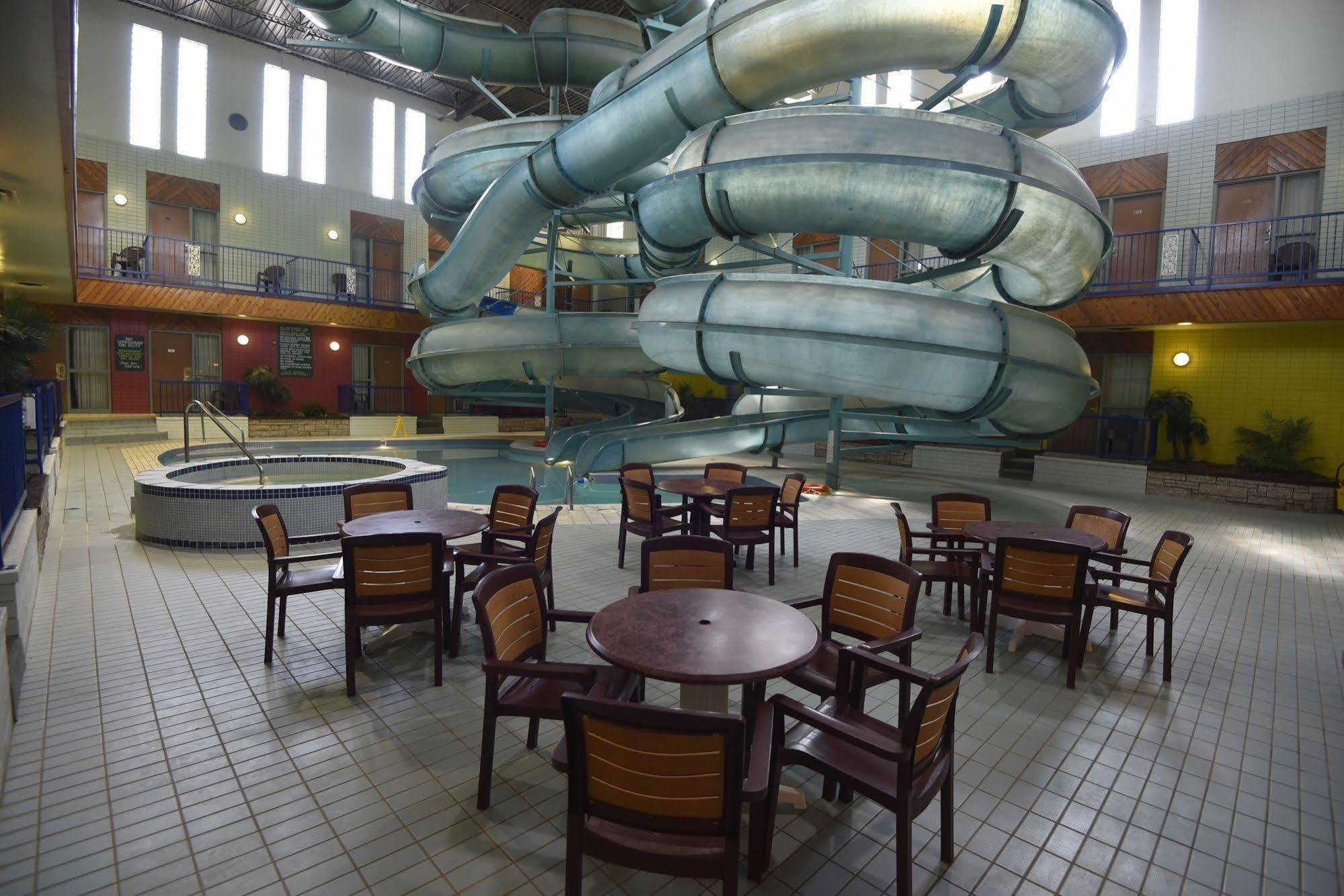 Tropical Inn - North Battleford Εξωτερικό φωτογραφία