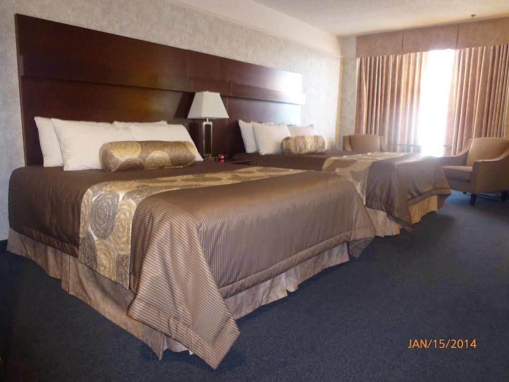 Tropical Inn - North Battleford Εξωτερικό φωτογραφία
