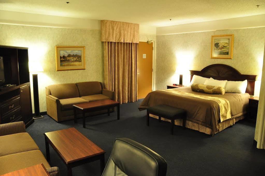 Tropical Inn - North Battleford Εξωτερικό φωτογραφία