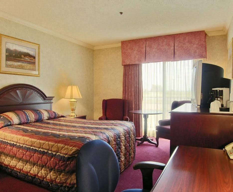 Tropical Inn - North Battleford Εξωτερικό φωτογραφία